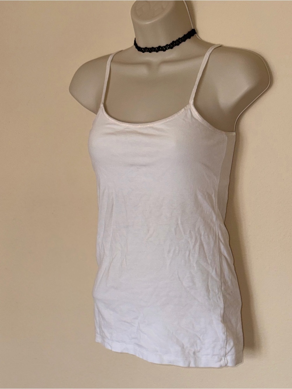 Vintage 2000s Classic White Spaghetti Strap Built in Bra Tank Top - Women - Picture 4 of 11